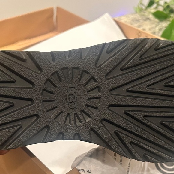 UGG boots - Picture 3 of 4